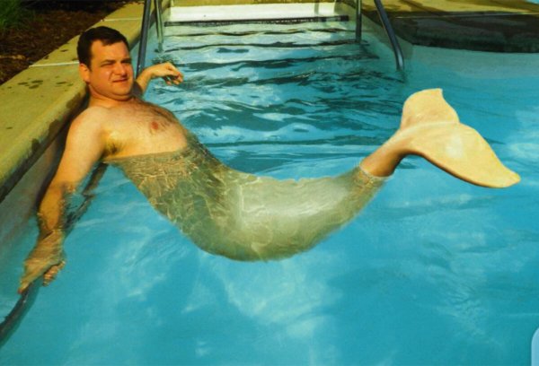 Смешные мужики в бассейне