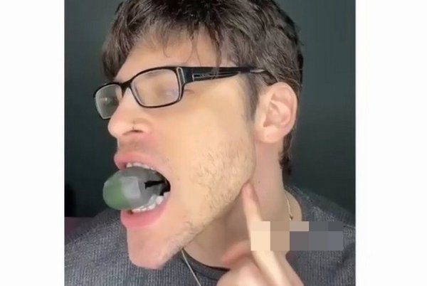 Накаченная челюсть