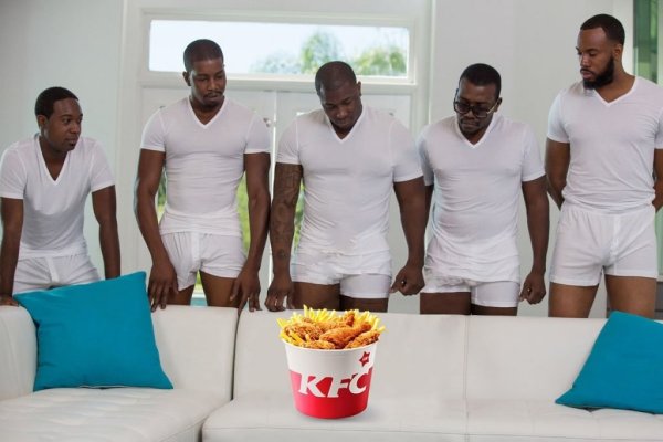 С одной девушкой и пятью парнями