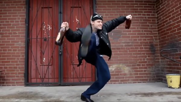 Гопник пляшет