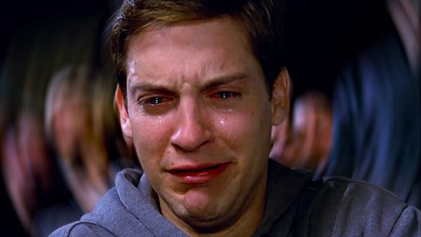 Тоби Магуайр человек паук плачет