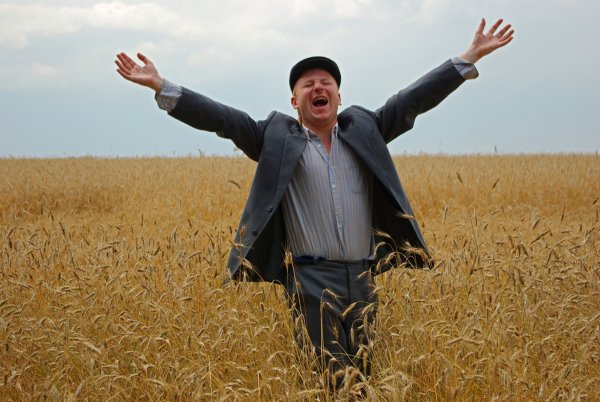 Агроном в поле