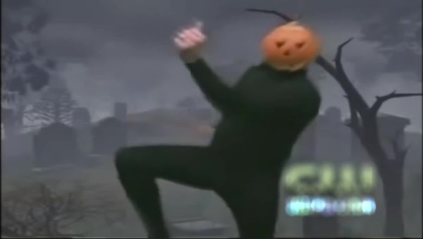 Мем с тыквой на голове