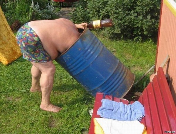 Дача мужики в бочке