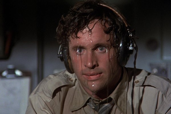 Фильм Аэроплан потеет