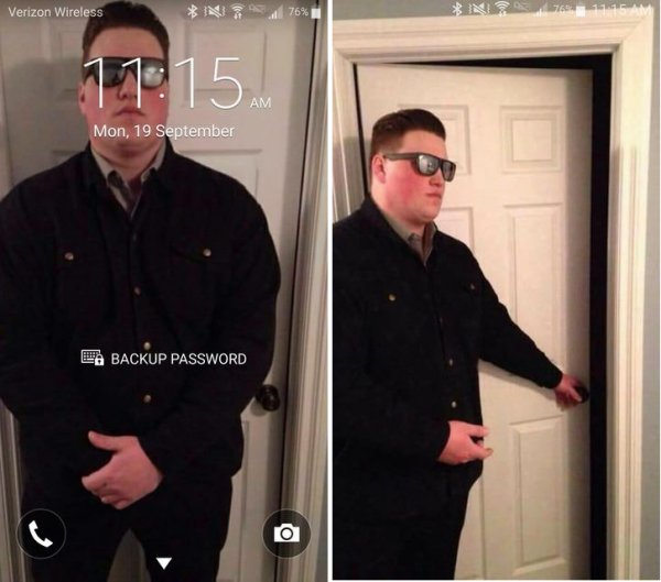 Парень открывает дверь