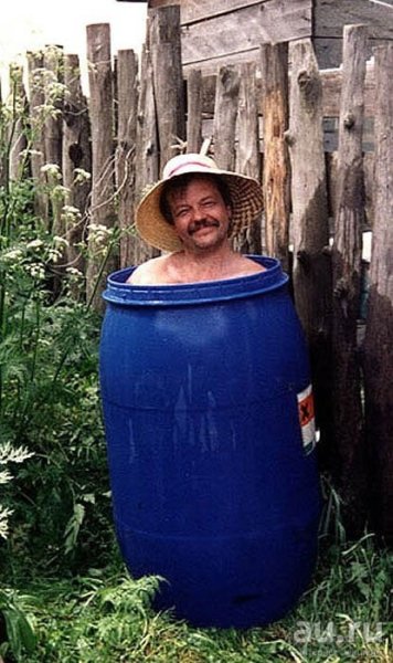Человек в бочке