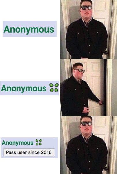 С парнем в очках у двери