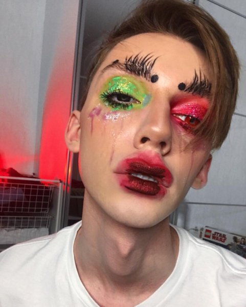 Андрей Петров накрашенный