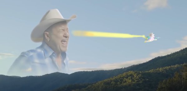 Мужик в шляпе орет