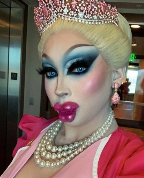 Переборщила с макияжем