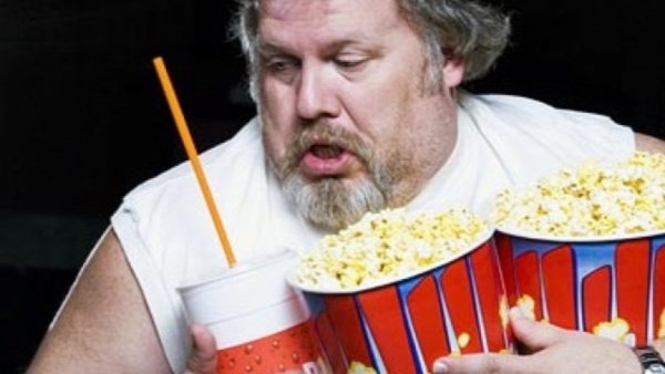 Парень с попкорном