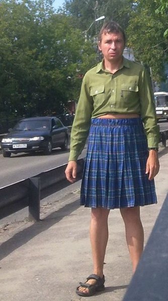 Мужчина в женской юбке