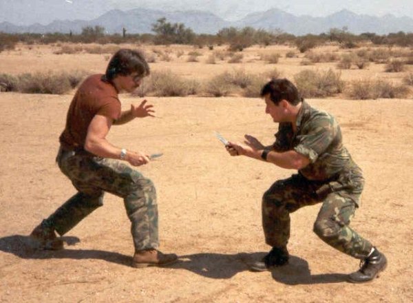 Два человека с ножами Мем