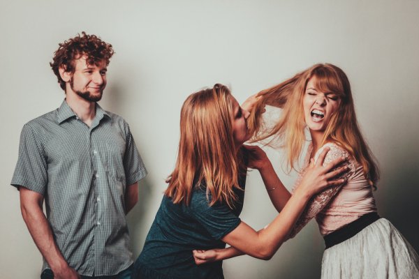 Люди ругаются