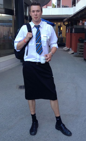 Мужчины в Англии в юбке