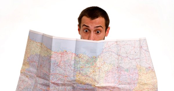 Человек с картой в руках