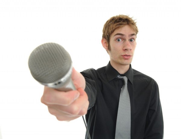Мужчина с микрофоном