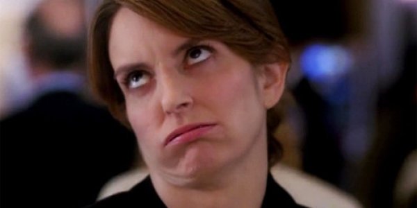 Девушка закапывает глаза