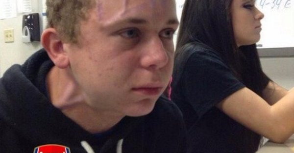 Мем напряженный парень