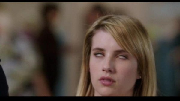 Девушка закатывает глаза