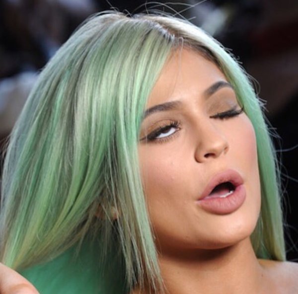 Кайли Дженнер глаза