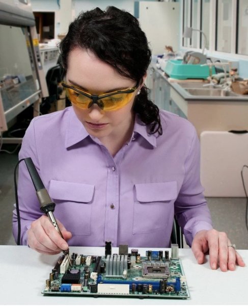 Девушка с паяльником прикол