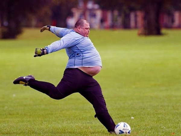 Толстый футболист