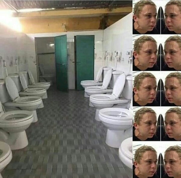 Унитазы друг напротив друга