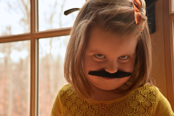 Смешные усатые девочки