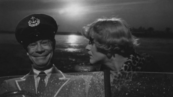 В джазе только девушки фильм 1959