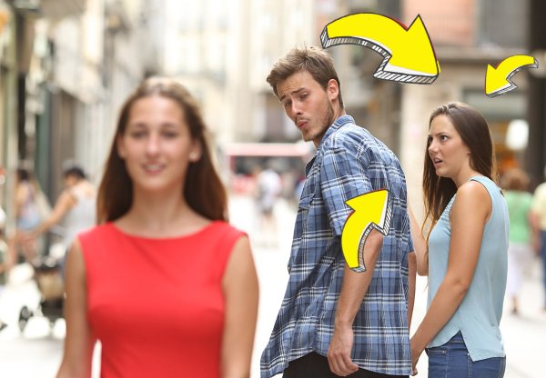 Мужик оборачивается оригинал