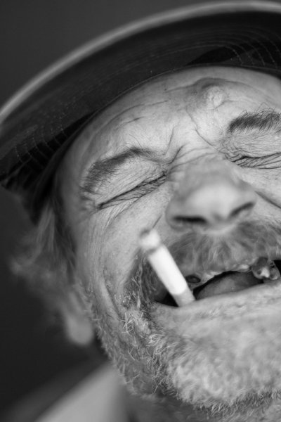 Курящий дед