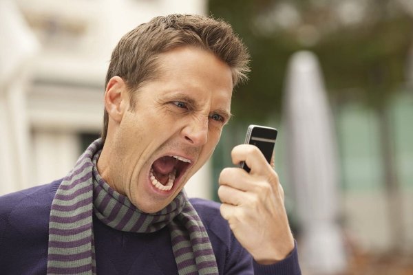 Человек с телефоном