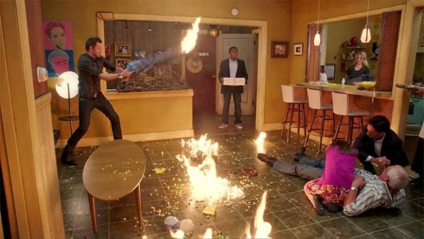 Комната в огне Мем