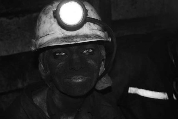 Девушка в шахте