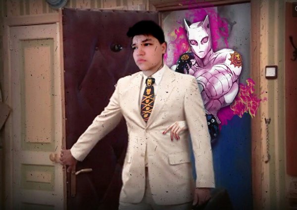 Гена Букин в очках и костюме