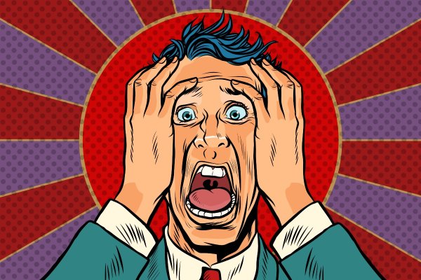 Человек схватился за лоб