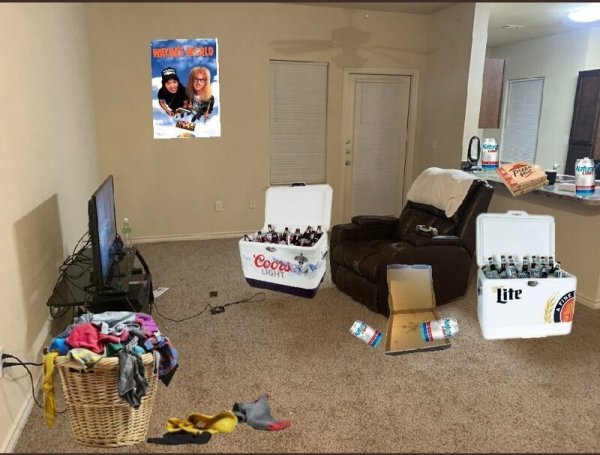 Холостяцкая квартира бардак