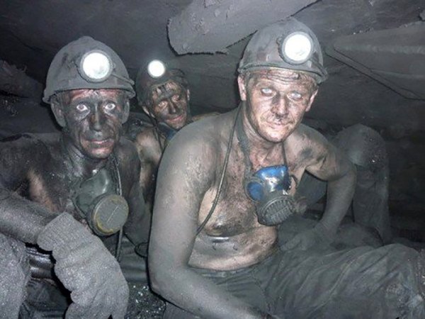 Работяги в шахте