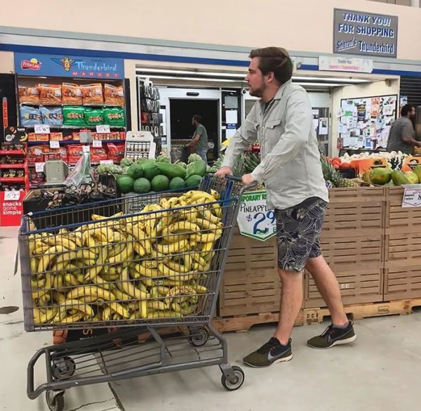 Бананы в магазине