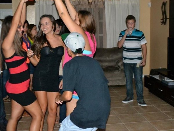 Человек на вечеринке один