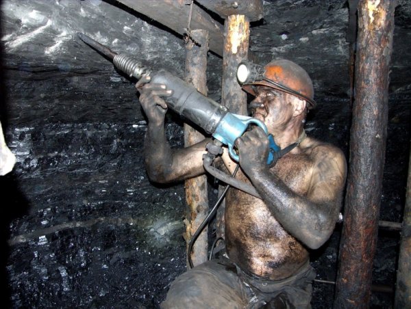 Забойщик в шахте
