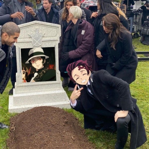 Грант Гастин возле могилы