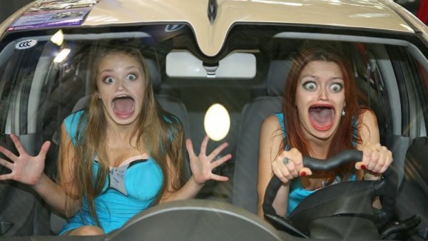 Девушки в смешных ситуациях