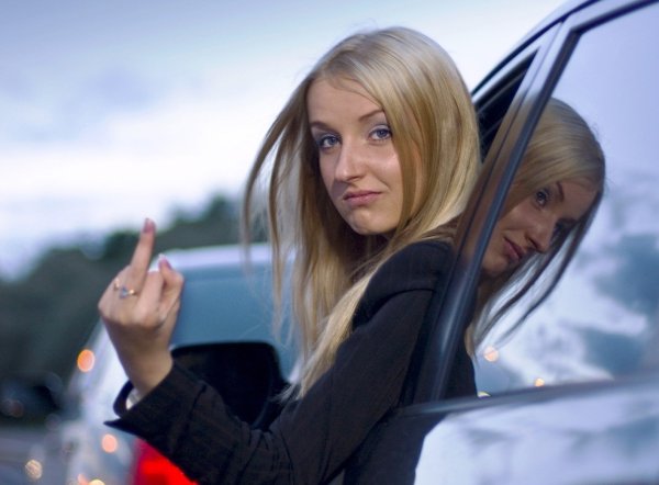 Женщина за рулем