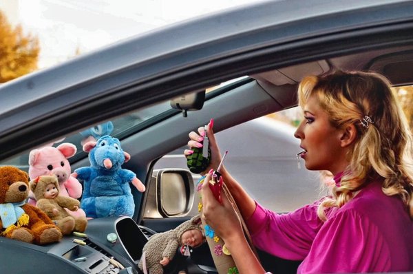 Женщина за рулем