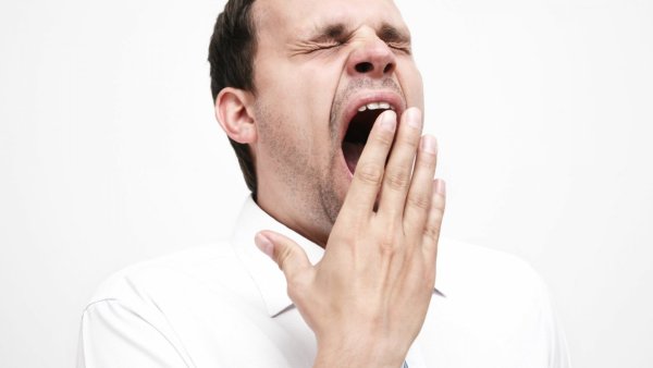 Человек зевнул
