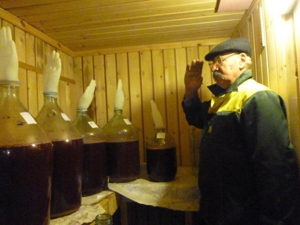 Погреб с самогоном