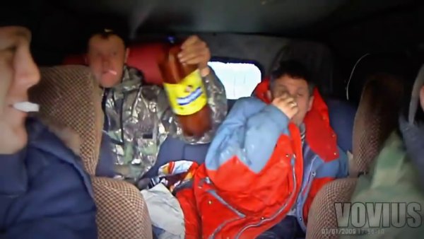 Алкаши на УАЗИКЕ